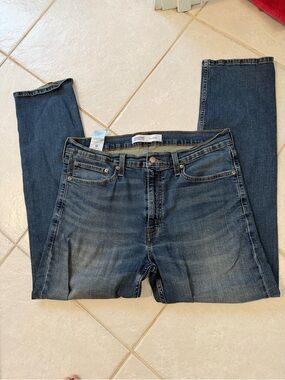 Classic preppy Signature by Levi Strauss 36 x 32 Medium Blue Straight-Leg Jeans